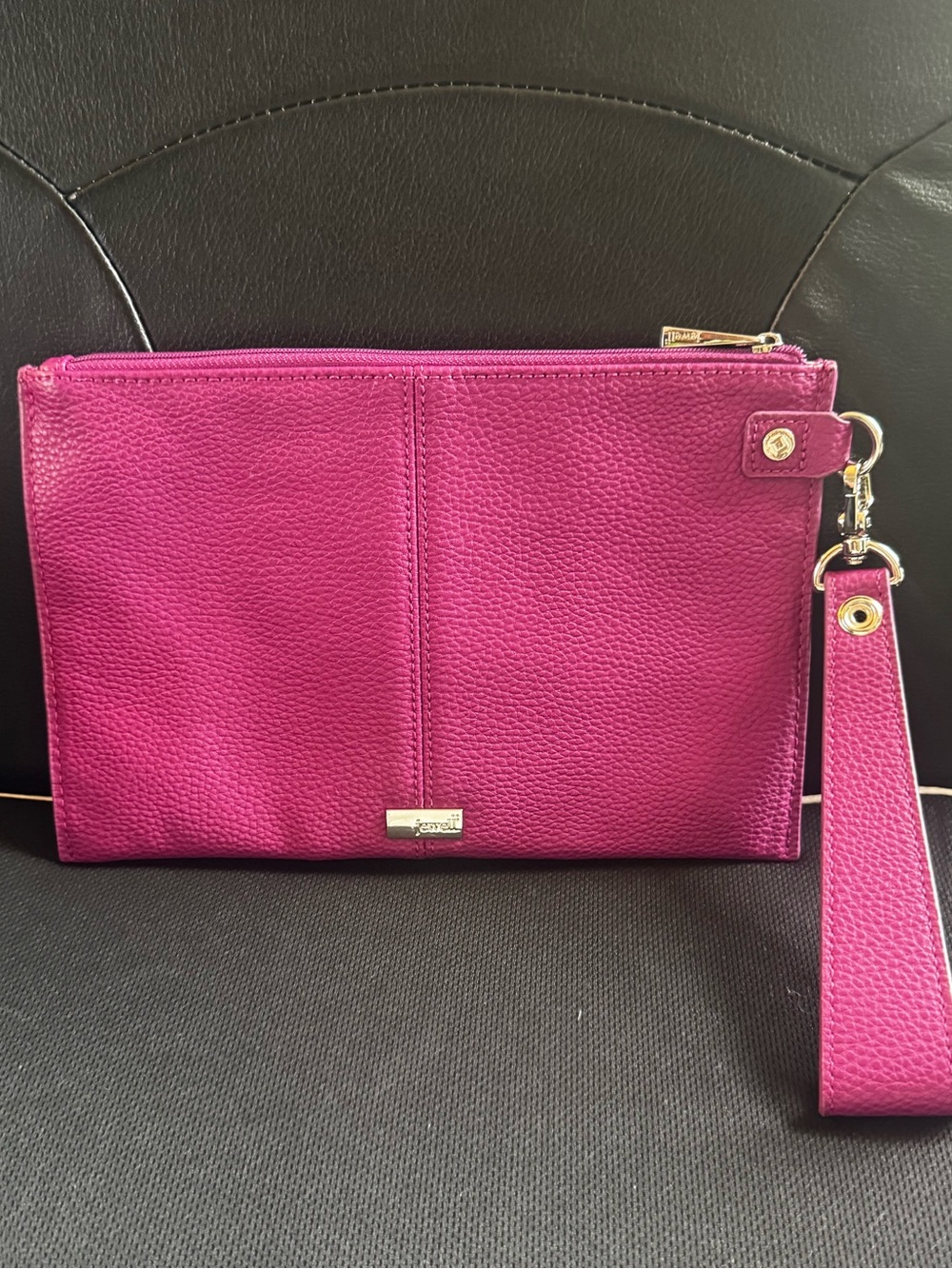 Jewel by ThirtyOne pink wristlet